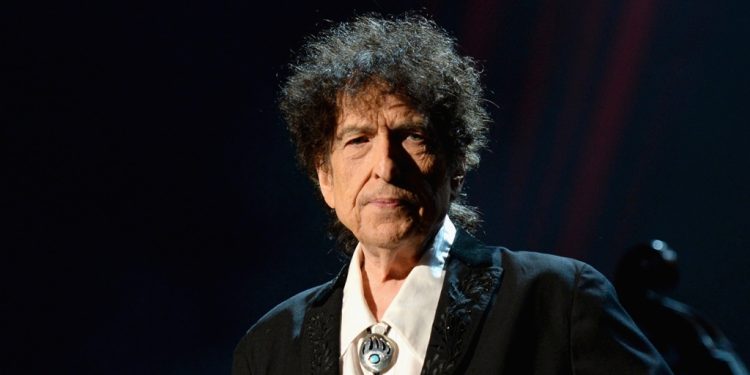 love-letters-written-by-bob-dylan-sells-at-auction-for-$670k-–-the-hollywood-reporter
