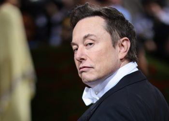elon-musk's-backers-cheer-him-on,-even-if-they-aren't-sure-what-he's-doing-to-twitter-–-npr