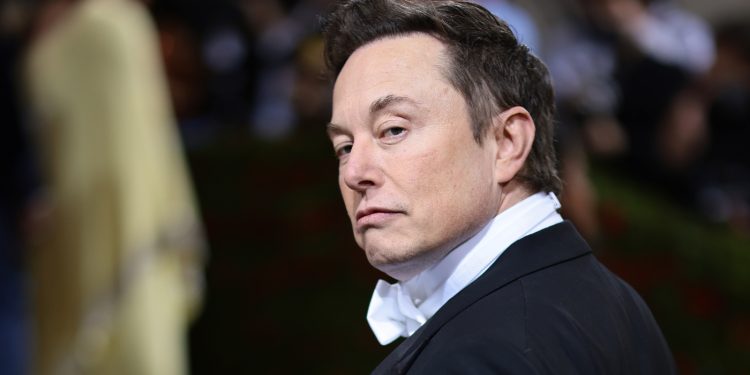elon-musk's-backers-cheer-him-on,-even-if-they-aren't-sure-what-he's-doing-to-twitter-–-npr