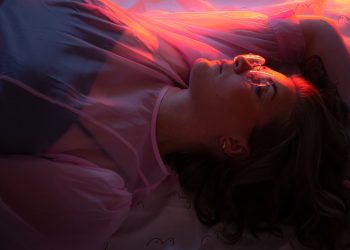 these-are-the-daily-behaviors-an-expert-in-sleep-medicine-does-to-get-the-best-night's-rest-–-cnbc