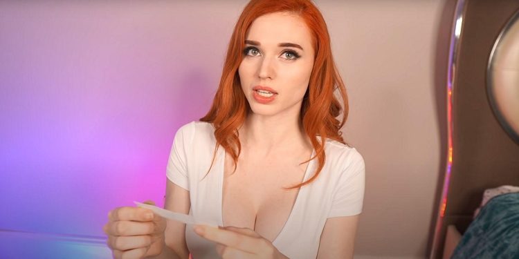 amouranth-reveals-why-she-hasn't-been-offered-a-twitch-or-youtube-exclusivity-contract