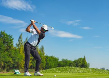 a-fire-tears-through-the-duck-creek-golf-course-in-garland-–-audacy