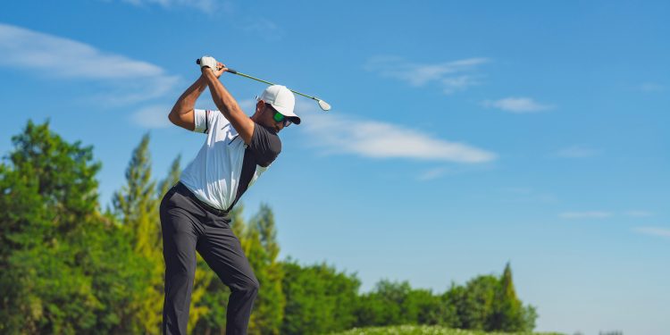 a-fire-tears-through-the-duck-creek-golf-course-in-garland-–-audacy