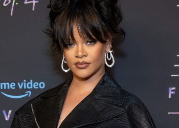 rihanna-rocks-savage-x-fenty-corset-lingerie-with-high-heels-on-instagram-–-yahoo