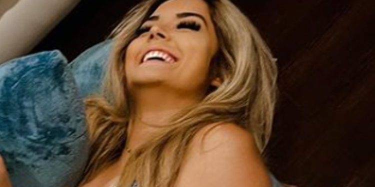 tay-melo-plays-some-video-games-in-stunning-lingerie-photo-drop-–-ringside-news