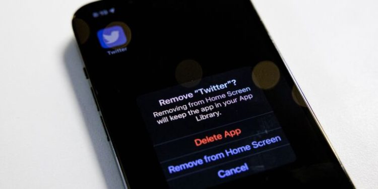 musk-asks-if-apple-“hates-free-speech”-because-it-cut-twitter-ad-spending-–-ars-technica