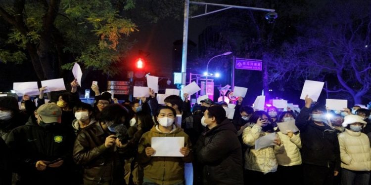 xi-jinping-step-down-protest-intensifies-in-china:-thousands-of-protesters-come-out-on-streets