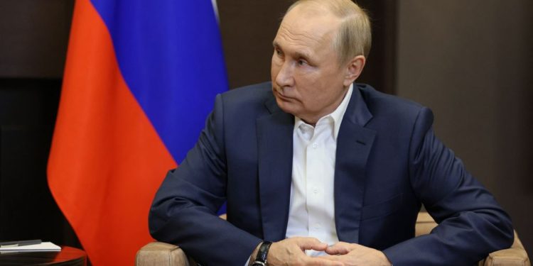 'critically-ill'-vladimir-putin's-feet-appear-to-twitch-during-meeting-amid-rumors-of-parkinson's
