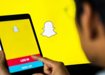 how-to-reverse-a-video-on-snapchat-–-techpluto