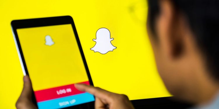 how-to-reverse-a-video-on-snapchat-–-techpluto