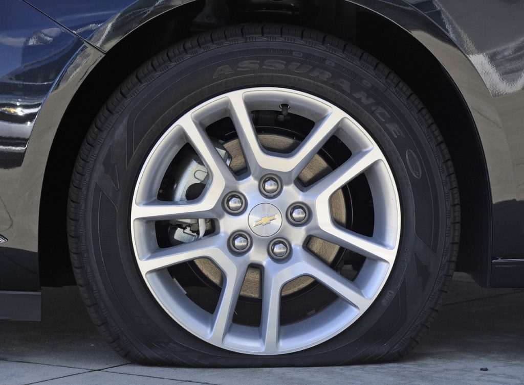 carjacking-falls-flat-after-trio-swipe-car-waiting-for-tire-change,-cops-say-–-nj.com