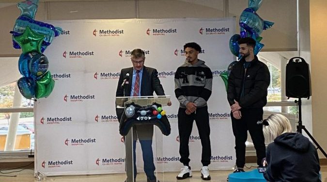 spurs-tre-jones-and-twitch-streamer-sypherpk-donate-to-methodist-children's-hospital