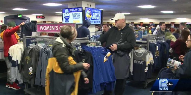hundreds-of-milwaukee-brewers-fans-show-out-to-annual-clubhouse-sale-–-wisn