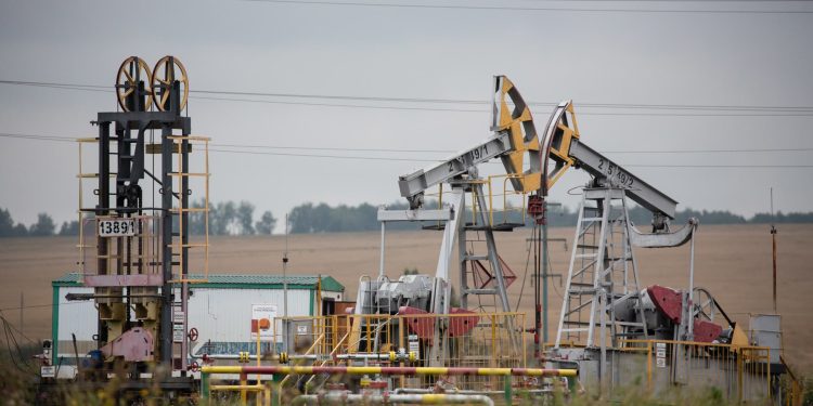 ukraine-urges-tougher-western-squeeze-on-russian-oil-prices-–-cnbc