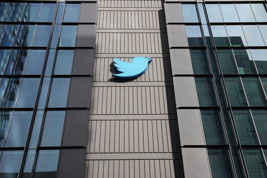 san-francisco-is-investigating-the-bedrooms-elon-musk-installed-at-twitter-for-possible-…