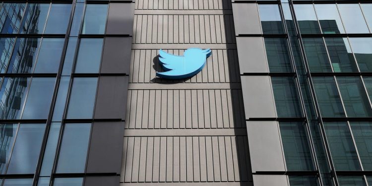 san-francisco-is-investigating-the-bedrooms-elon-musk-installed-at-twitter-for-possible-…
