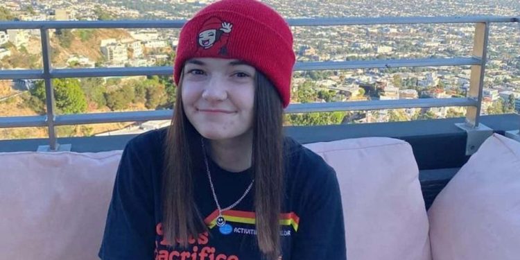 who-is-aimsey?-as-twitch-streamer-turns-21,-fans-flock-to-shower-wishes-making-her-a-twitter-trend