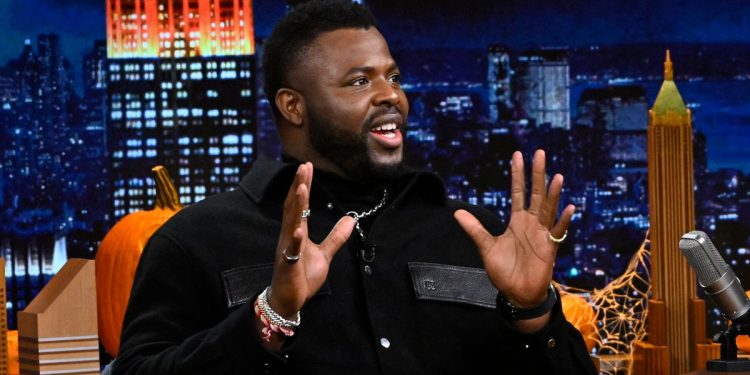 winston-duke-just-demolished-a-papaya-with-his-thighs-–-the-cut