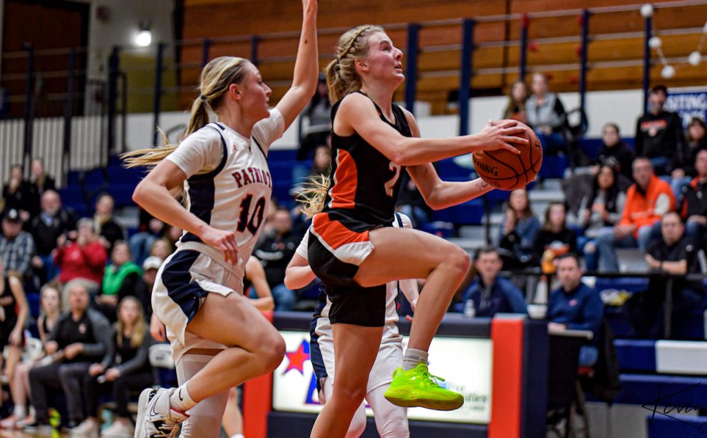 final:-kaukauna-defeats-hortonville-in-girls'-basketball-to-remain-undefeated