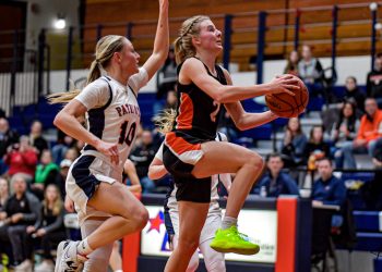 final:-kaukauna-defeats-hortonville-in-girls'-basketball-to-remain-undefeated