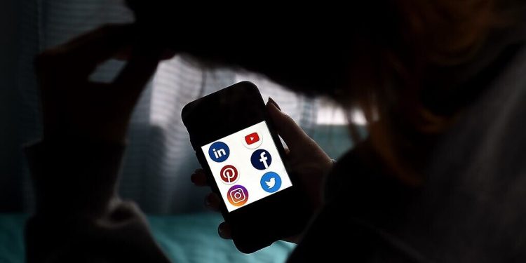 twitter-announces-ban-on-users-promoting-rival-social-media-platforms-|-the-times-of-israel