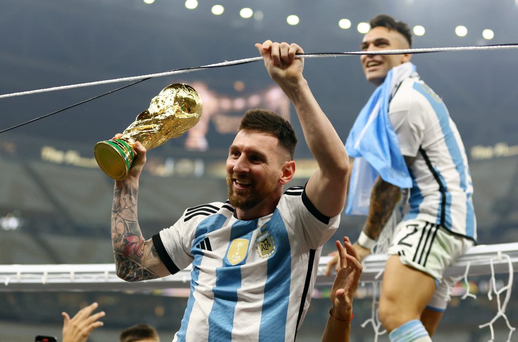 lionel-messi's-world-cup-celebration-is-now-the-most-liked-post-on-instagram-|-engadget