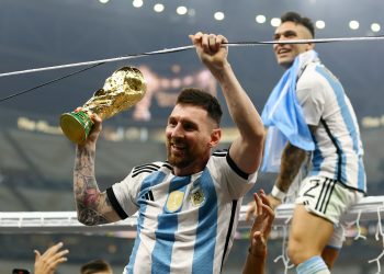 lionel-messi's-world-cup-celebration-is-now-the-most-liked-post-on-instagram-|-engadget