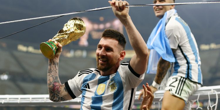 lionel-messi's-world-cup-celebration-is-now-the-most-liked-post-on-instagram-|-engadget