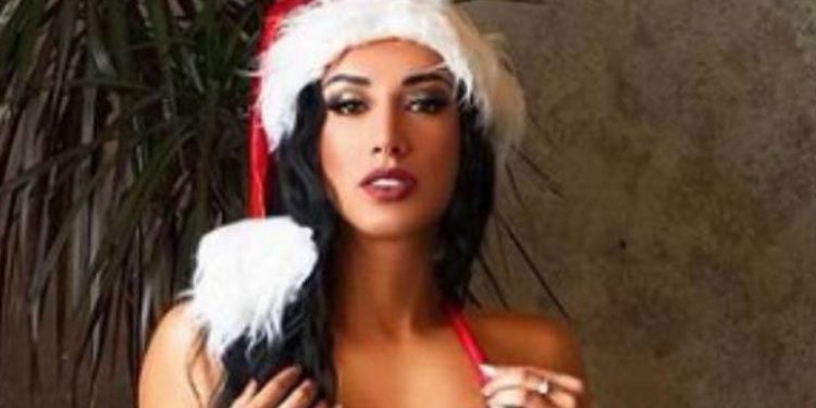 leila-grey-sends-temperatures-soaring-in-a-'winter-wonderland'-with-scorching-christmas-…