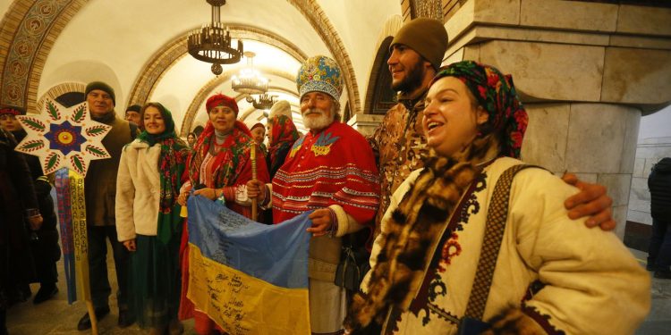 some-ukrainians-rebuke-russia-by-moving-up-christmas-–-axios