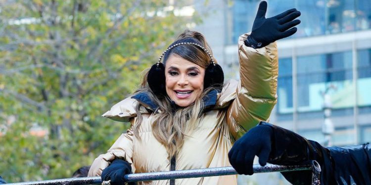 'this-is-not-you':-paula-abdul-baffles-fans-with-instagram-photo-–-nz-herald