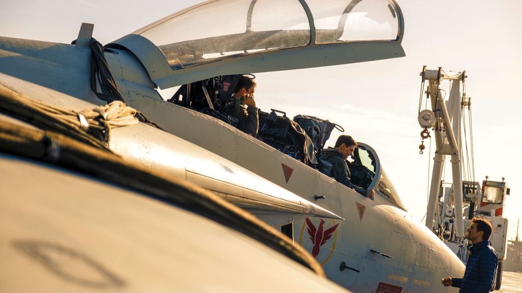 how-top-gun-maverick-cinematography-took-audiences-inside-fighter-jets