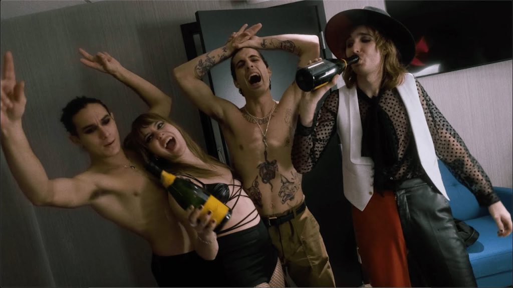 maneskin-–-2022-north-american-tour-film-|-everything-this-way-–-youtube