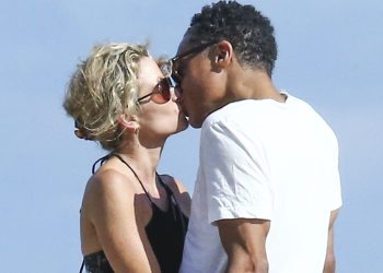 amy-robach-reactivates-instagram-as-pics-of-kiss-with-tj-holmes-surface-–-people.com