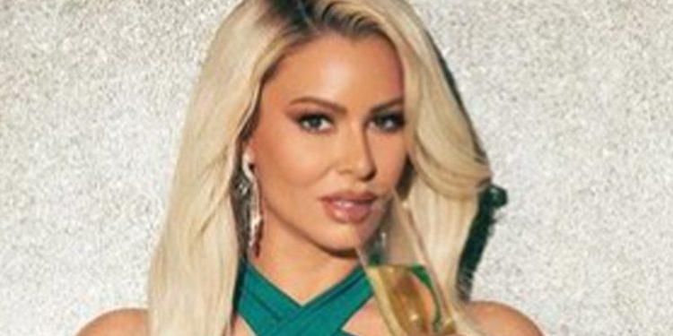 maryse-rings-in-the-new-year-with-super-revealing-photo-drop-–-ringside-news