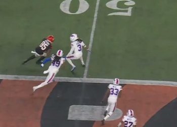 damar-hamlin-collapses-after-hit-vs-bengals-–-youtube