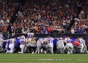 nfl-postpones-bills-bengals-game-after-damar-hamlin-collapses-on-field-–-axios