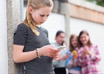 social-media-makes-children-insecure,-study-finds-|-daily-mail-online