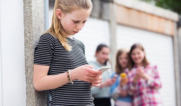 social-media-makes-children-insecure,-study-finds-|-daily-mail-online