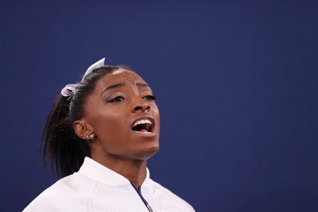 “i-almost-got-caught”:-simone-biles'-phone-gets-hijacked-in-the-most-unexpected-place