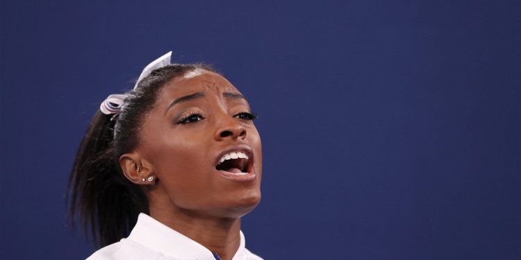“i-almost-got-caught”:-simone-biles'-phone-gets-hijacked-in-the-most-unexpected-place