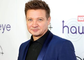 jeremy-renner-shares-clip-of-'spa-day'-from-hospital-bed-after-snow-vehicle-accident