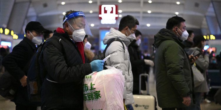 china-suspends-social-media-accounts-criticizing-covid-policies-–-axios