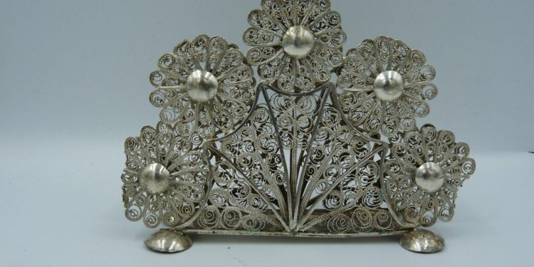 menorahs-and-tableware-hidden-from-nazis:-polish-builders-uncover-jewish-wwii-trove