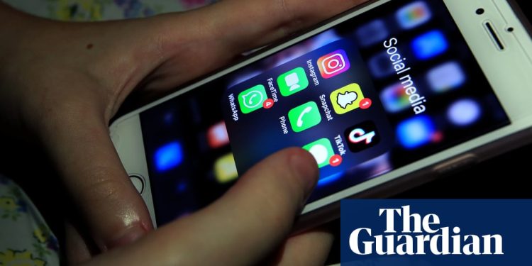 seattle-public-schools-sue-social-media-platforms-for-youth-'mental-health-crisis'