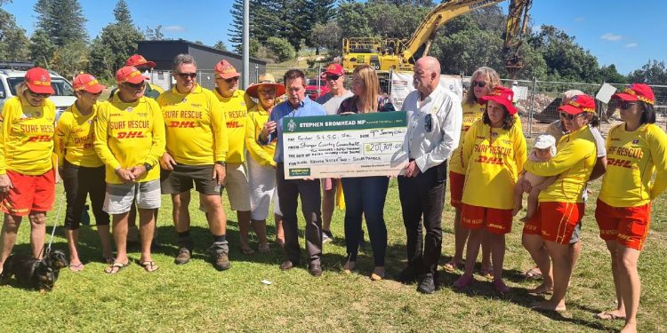 state-government-hands-over-more-than-$200000-for-the-forster-surf-life-saving-clubhouse-project