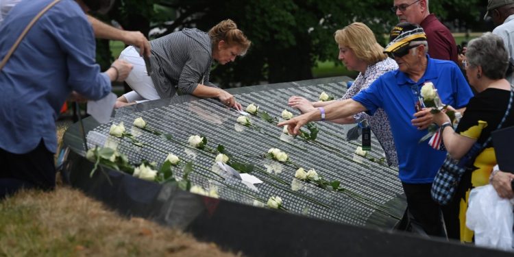 korean-war-memorial-remembrance-wall-has-hundreds-of-misspelled,-missing-names:-nyt