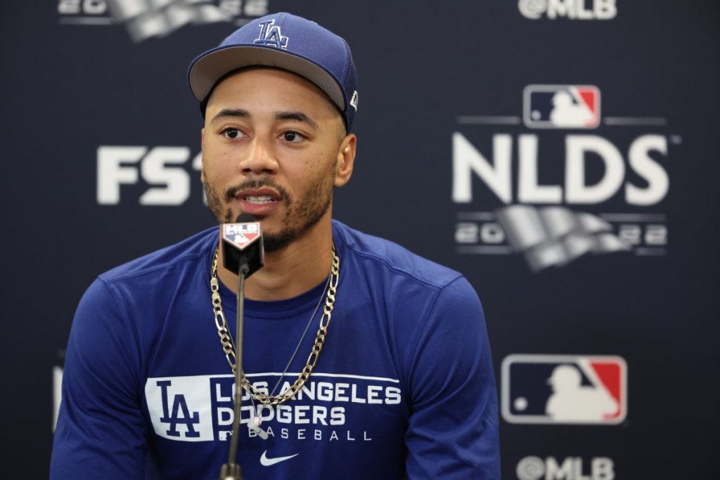 dodgers:-mookie-betts'-interaction-with-a-7-year-old-will-make-you-smile-–-sports-illustrated