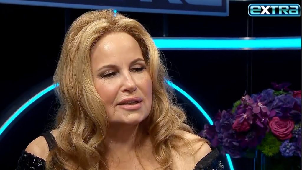 jennifer-coolidge-reacts-to-twitter-wanting-her-to-host-golden-globes-(exclusive)