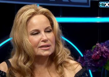 jennifer-coolidge-reacts-to-twitter-wanting-her-to-host-golden-globes-(exclusive)